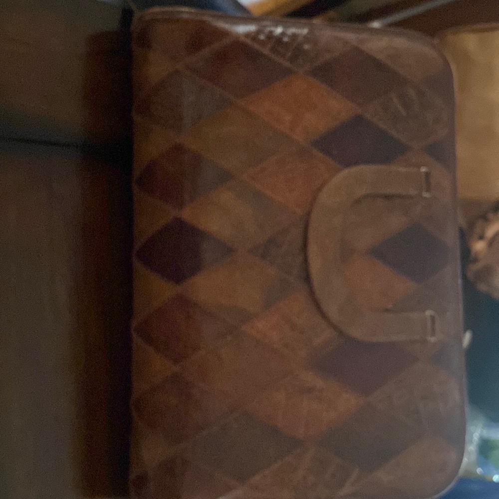 Made in El Salvador handmade snakeskin laptop